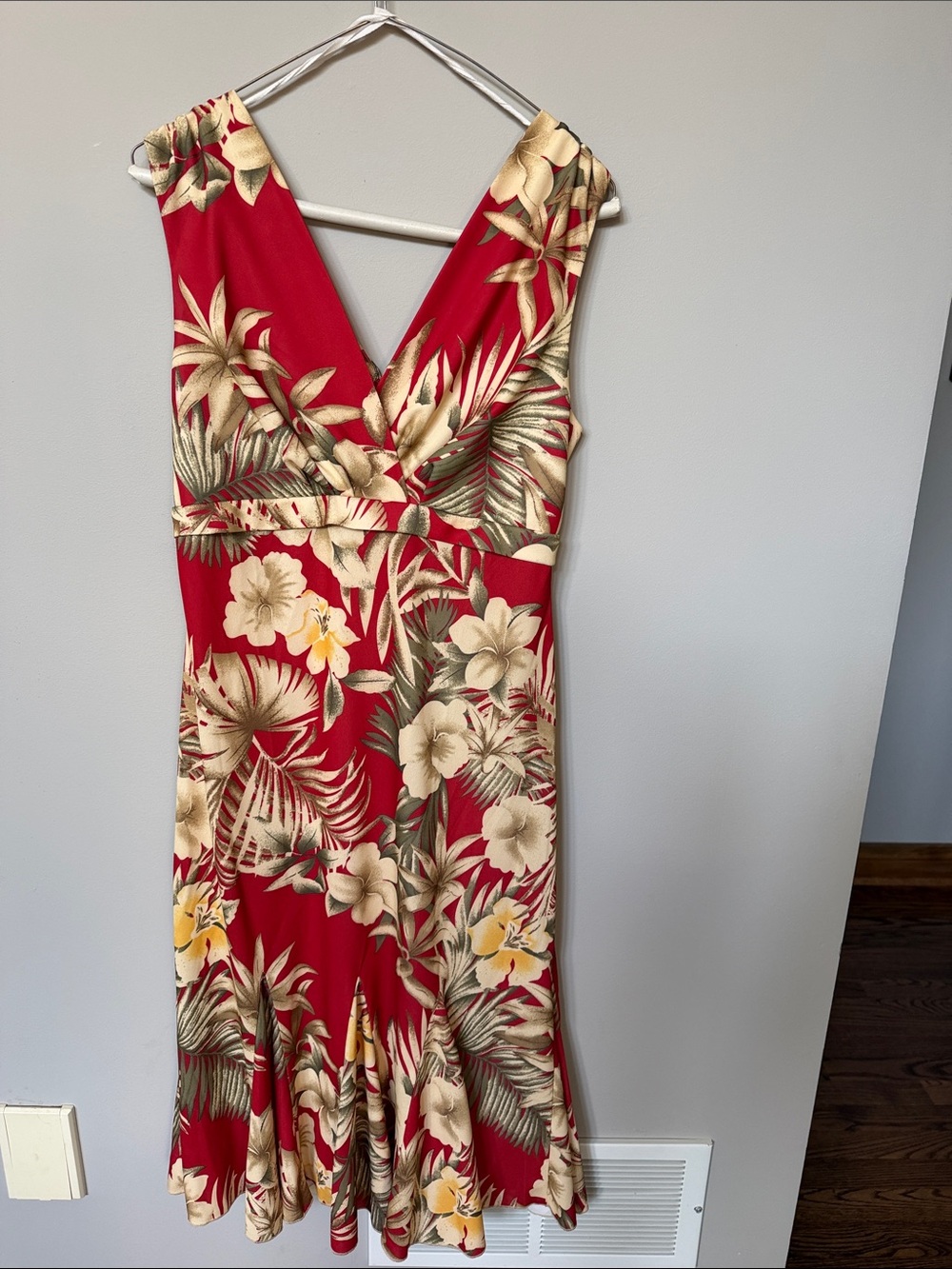 Giorgio fiorlier Red Tropical Floral V-Neck Women’s Dress